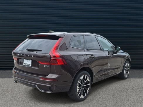 New 2026 Volvo XC60 B5 Plus w/ Climate Package image 5