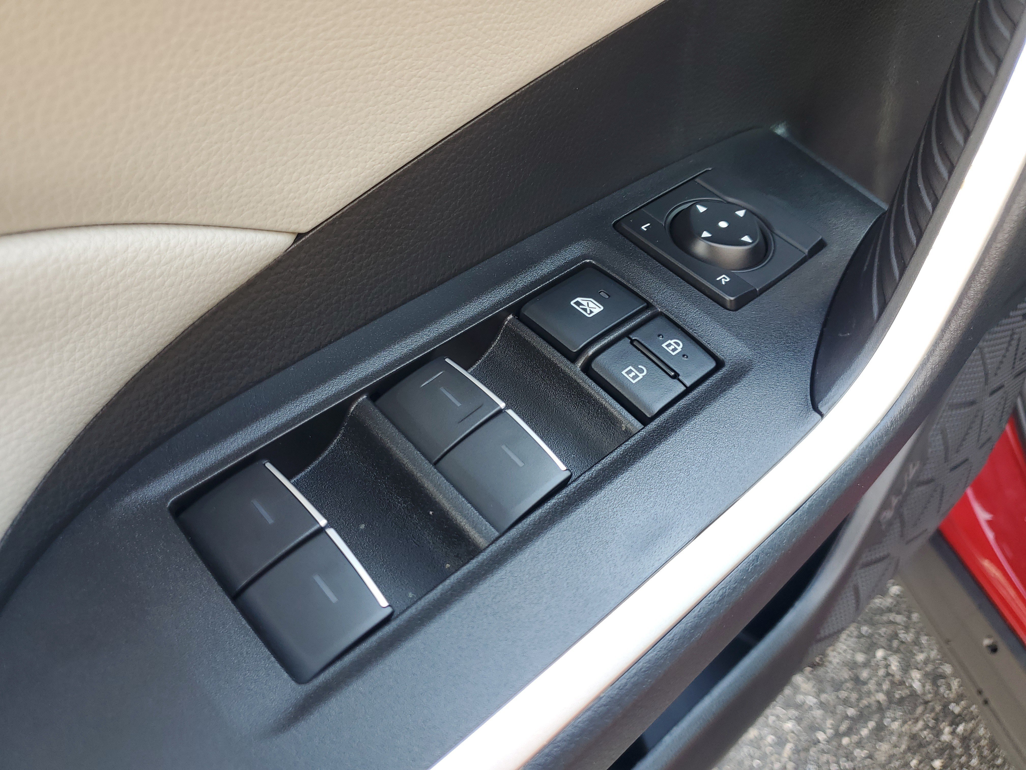 Used 2025 Toyota RAV4 XLE w/ Convenience Package FWD image 24