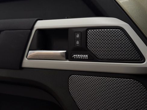 Used 2023 Land Rover Defender 90 X-Dynamic SE AWD/4WD image 18