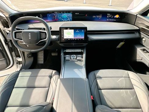 Used 2026 Lincoln Nautilus Premier w/ Equipment Group 102A image 3