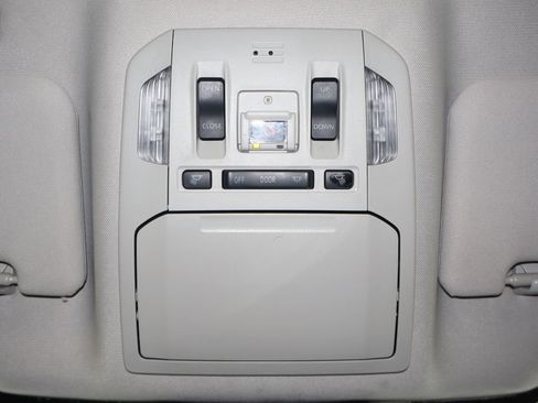 Used 2022 Toyota Highlander XLE FWD image 32