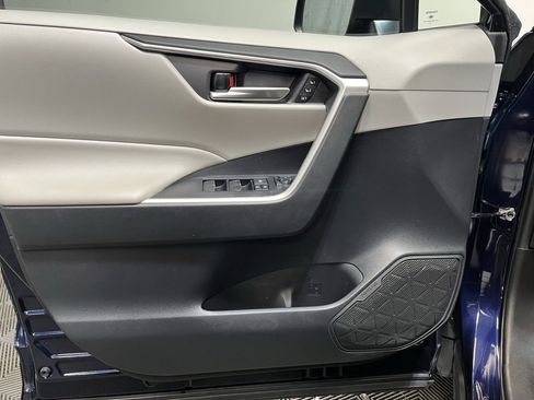 Used 2021 Toyota RAV4 XLE Premium image 13