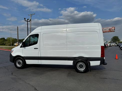 Used 2024 Mercedes-Benz Sprinter 2500 image 7