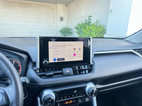 Used 2025 Toyota RAV4 XLE image 21