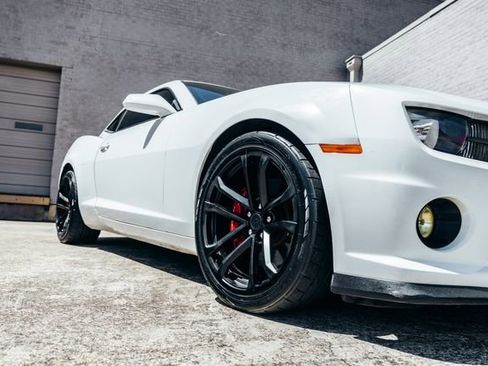 Used 2013 Chevrolet Camaro SS w/ SS Performance Package RWD image 26