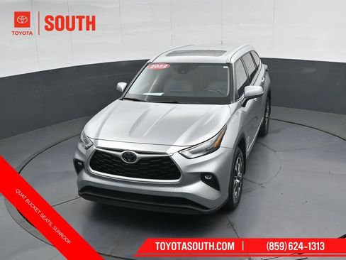 Used 2022 Toyota Highlander XLE AWD/4WD image 53