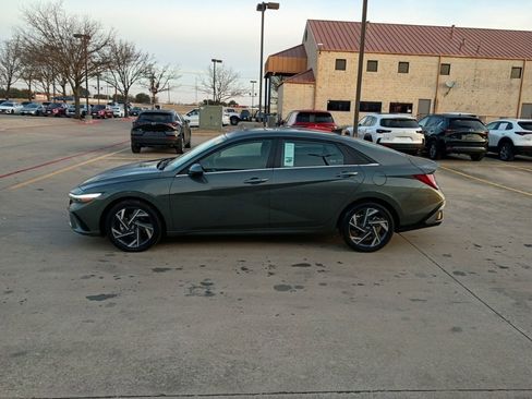 Used 2025 Hyundai Elantra SEL image 8