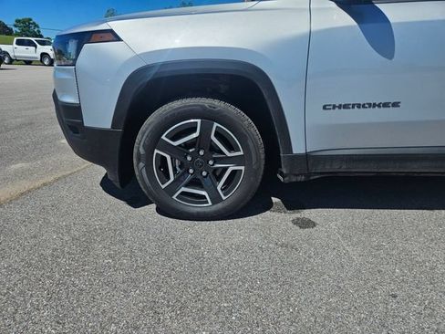 Used 2026 Jeep Cherokee Limited AWD/4WD image 27