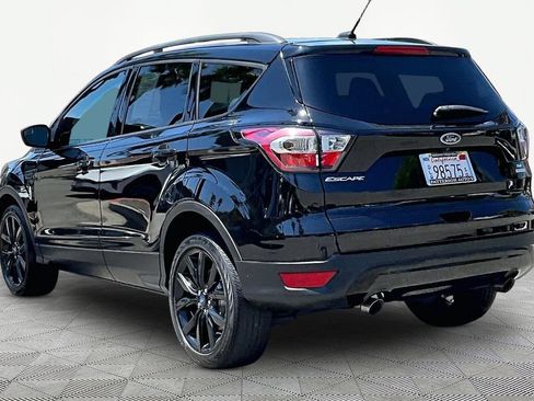 Used 2017 Ford Escape SE w/ SE Sport Appearance Package FWD image 6