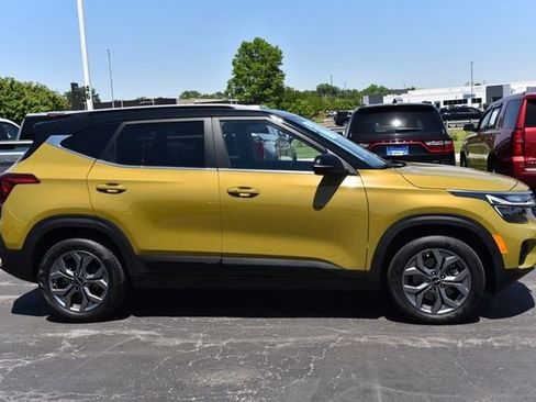 Used 2024 Kia Seltos S AWD/4WD image 5