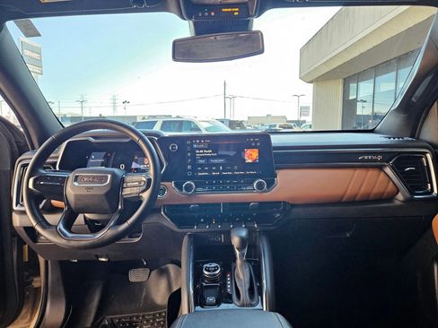 Used 2024 GMC Canyon AT4 w/ Technology Package image 25