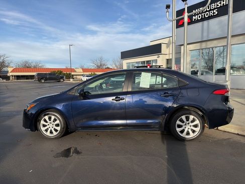 Used 2023 Toyota Corolla LE image 2