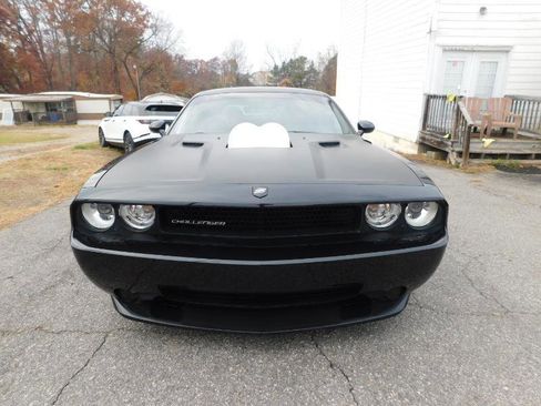 Used 2009 Dodge Challenger SRT8 w/ SRT Option Group II RWD image 3