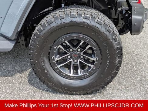 Certified 2025 Jeep Wrangler Unlimited Rubicon AWD/4WD image 10