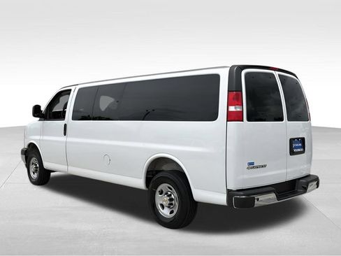 Used 2025 Chevrolet Express 3500 LT w/ LT Preferred Equipment Group RWD image 5