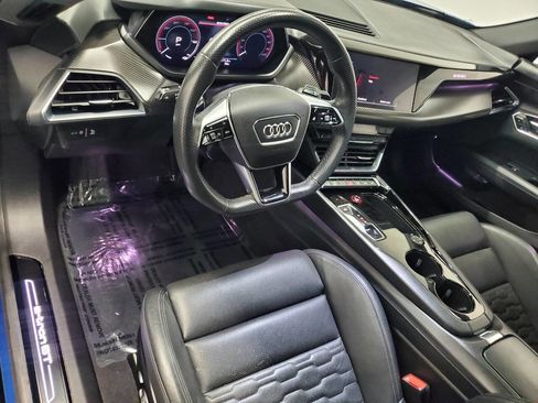 Used 2022 Audi e-tron GT Prestige image 8