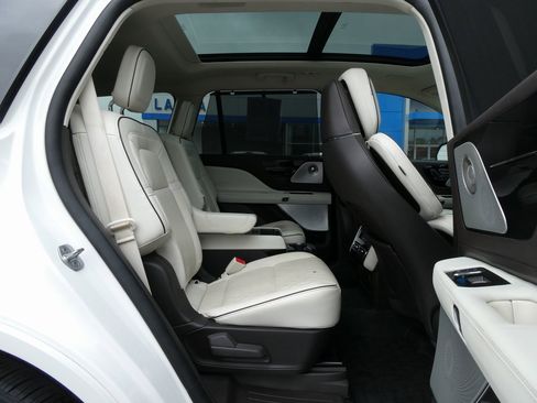 Used 2023 Lincoln Aviator Black Label Grand Touring w/ Class IV Trailer Tow Package image 17