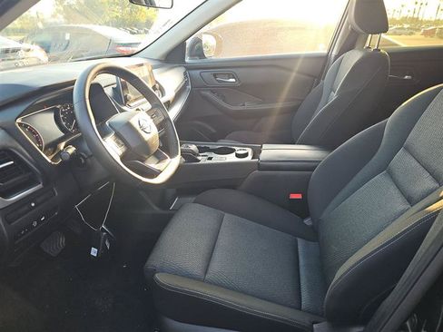 Used 2025 Nissan Rogue SV AWD/4WD image 10