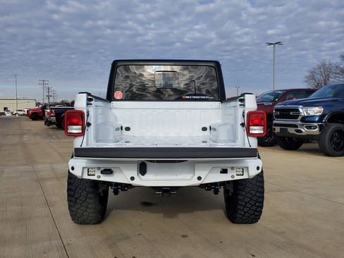 Used 2023 Jeep Gladiator Sport image 22