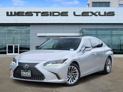 Used 2019 Lexus ES 350 Ultra Luxury w/ Accessory Package 2