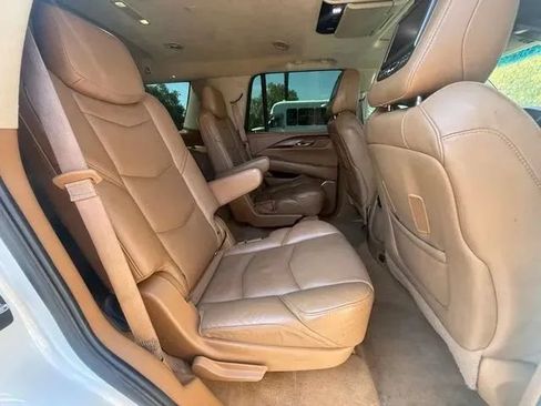 Used 2016 Cadillac Escalade Platinum AWD/4WD image 17