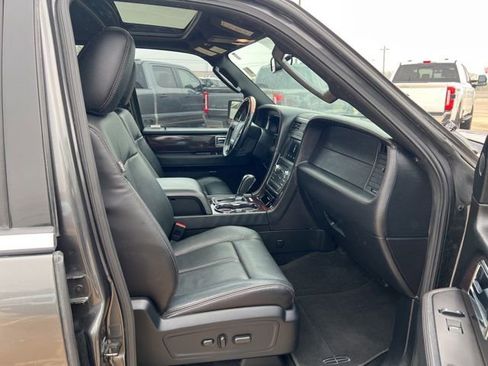 Used 2017 Lincoln Navigator Reserve image 25