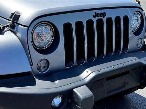Used 2017 Jeep Wrangler Unlimited Sahara AWD/4WD image 31