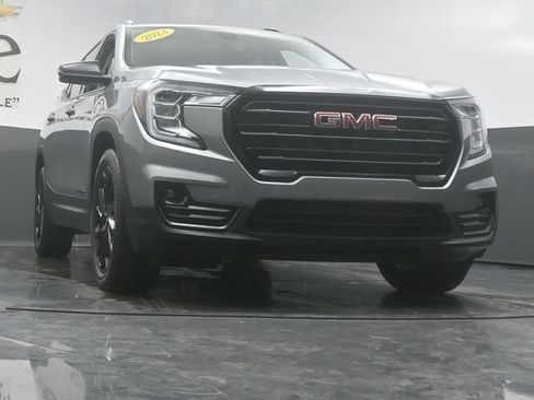 Used 2023 GMC Terrain SLT w/ Tech Package FWD image 3