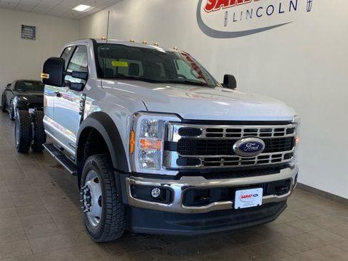 New 2025 Ford F550 4x4 SuperCab Super Duty image 2