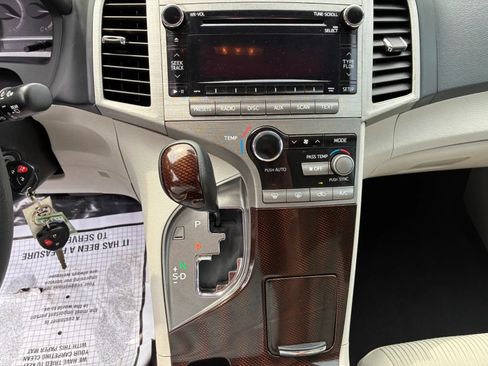 Used 2011 Toyota Venza AWD image 20