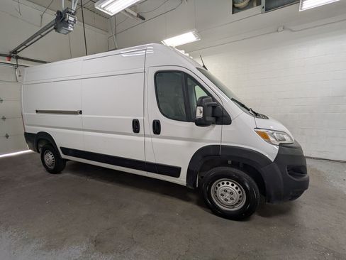 Used 2025 RAM ProMaster 2500 w/ Convenience Group FWD image 3