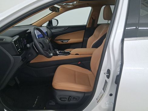 Certified 2025 Lexus NX 250 FWD w/ Premium Package image 5