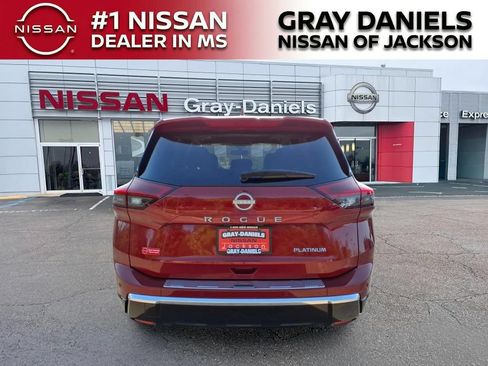 Used 2024 Nissan Rogue Platinum w/ Platinum Premium Package FWD image 6
