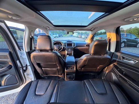 Used 2020 Ford Edge Titanium w/ Class II Trailer Tow Package AWD/4WD image 14