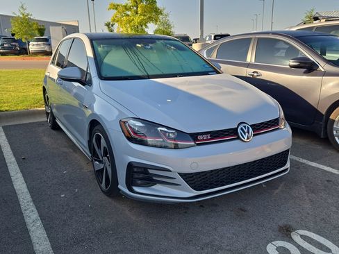 Used 2020 Volkswagen GTI SE FWD image 4