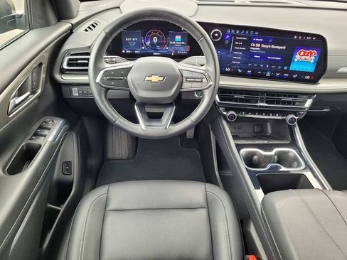 Used 2025 Chevrolet Traverse LT AWD/4WD image 16