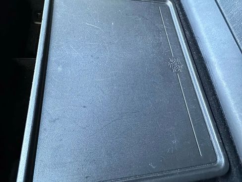 Used 2017 Cadillac Escalade ESV Platinum image 33