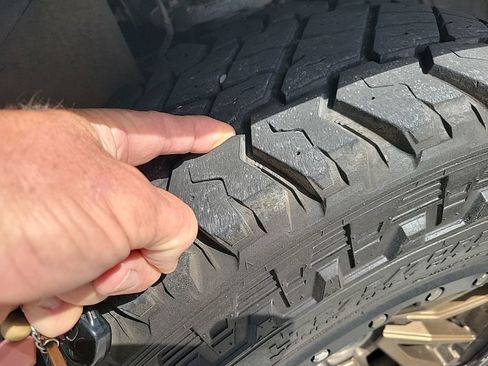 Used 2019 Toyota 4Runner TRD Off-Road AWD/4WD image 2