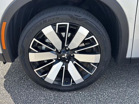 Used 2025 Mitsubishi Outlander SE image 7