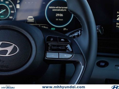 New 2025 Hyundai Elantra Limited FWD image 19