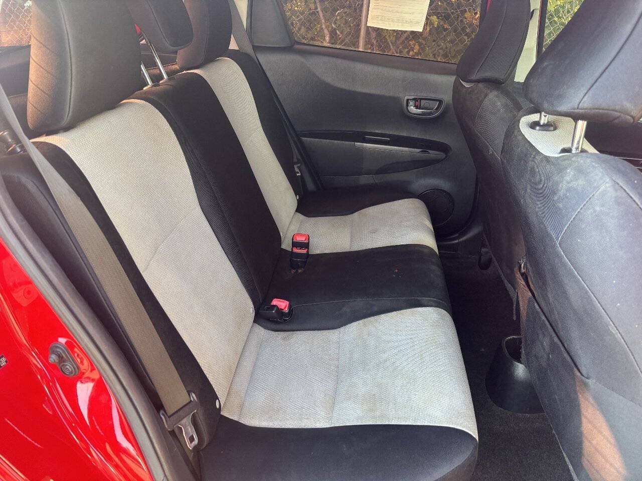 Used 2012 Toyota Yaris LE FWD image 12