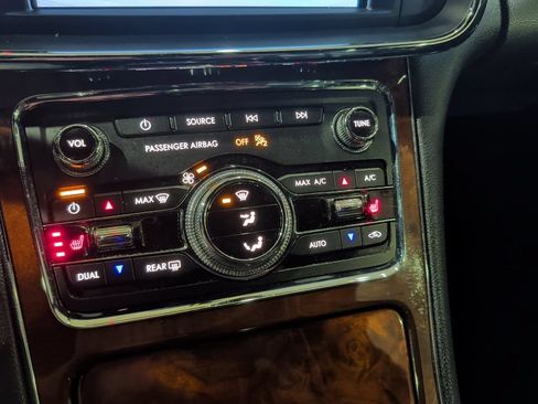 Used 2017 Lincoln Continental Select AWD/4WD image 21