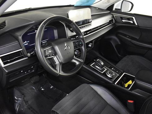 Used 2024 Mitsubishi Outlander SE image 36