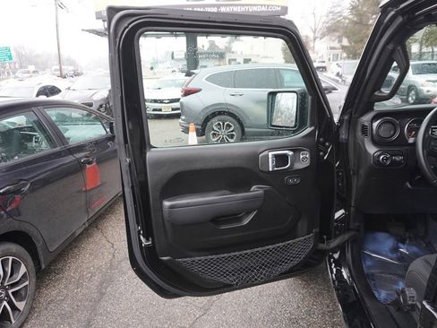 Used 2022 Jeep Gladiator Sport image 19