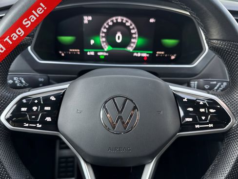 Certified 2022 Volkswagen Tiguan SE R-Line image 24