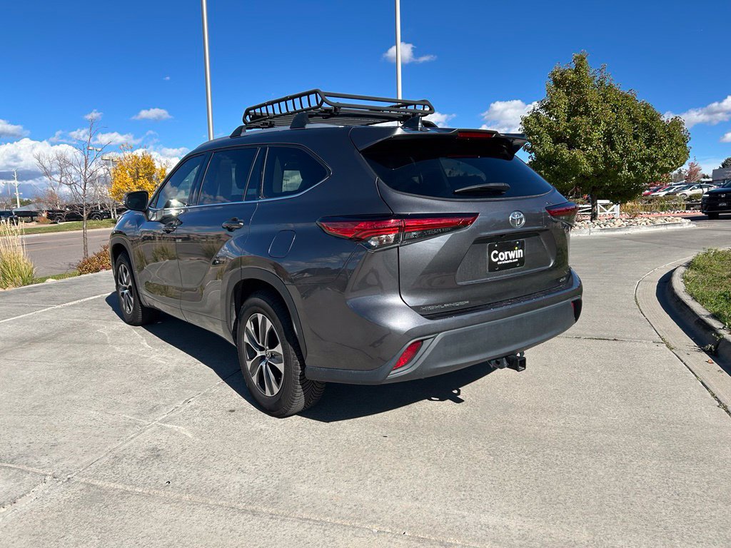 Used 2022 Toyota Highlander XLE FWD image 5