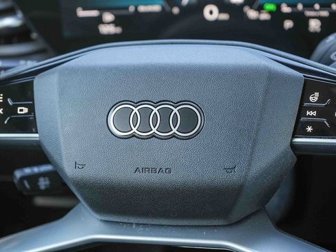 Used 2025 Audi Q5 Premium w/ Convenience Package AWD/4WD image 23