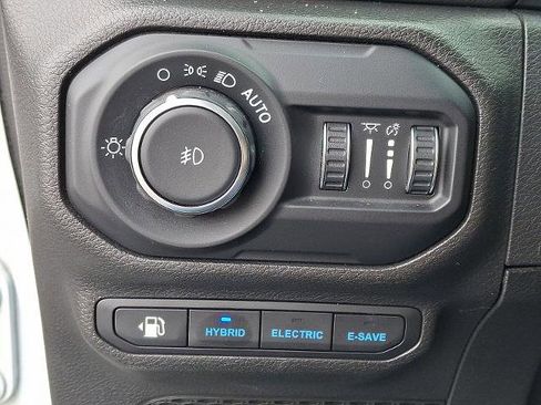 Used 2022 Jeep Wrangler Unlimited Sahara w/ Cold Weather Group image 26