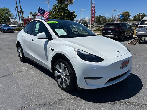 Used 2023 Tesla Model Y Long Range AWD/4WD image 1