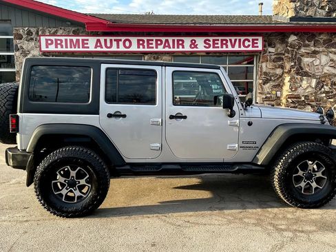 Used 2013 Jeep Wrangler Unlimited Sport w/ Dual Top Group image 9